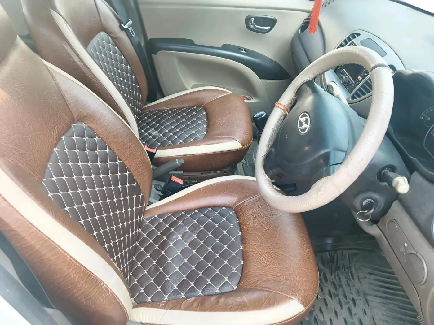 2012 Hyundai i10 MAGNA 1.1, CNG, Manual, 99,978 km, interior