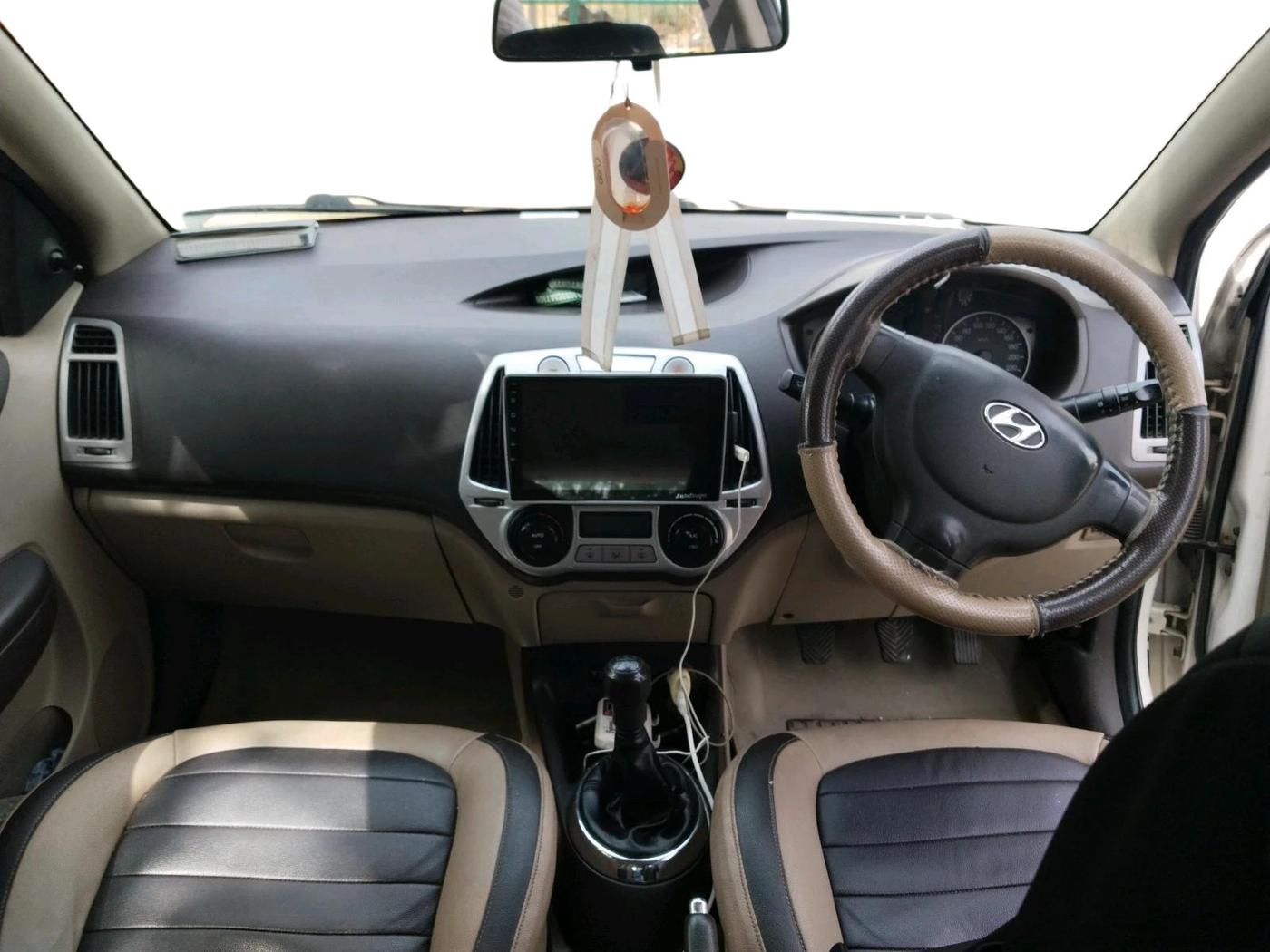 2011 Hyundai i20 MAGNA 1.2, CNG, Manual, 81,808 km, interior
