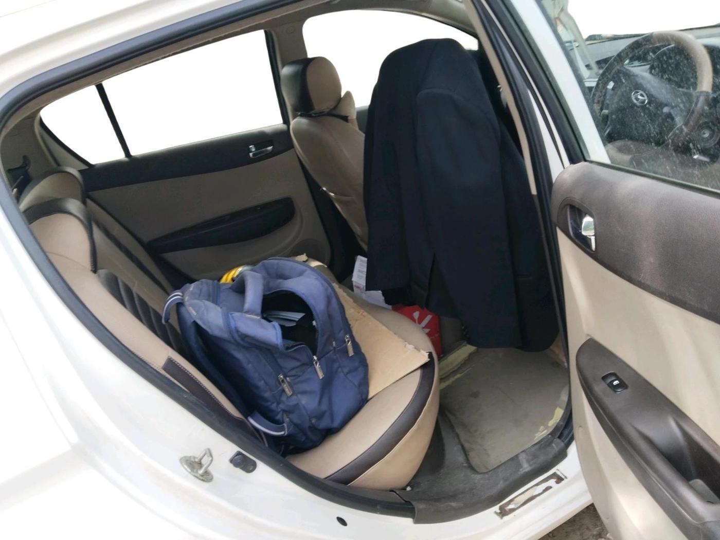 2011 Hyundai i20 MAGNA 1.2, CNG, Manual, 81,808 km, interior