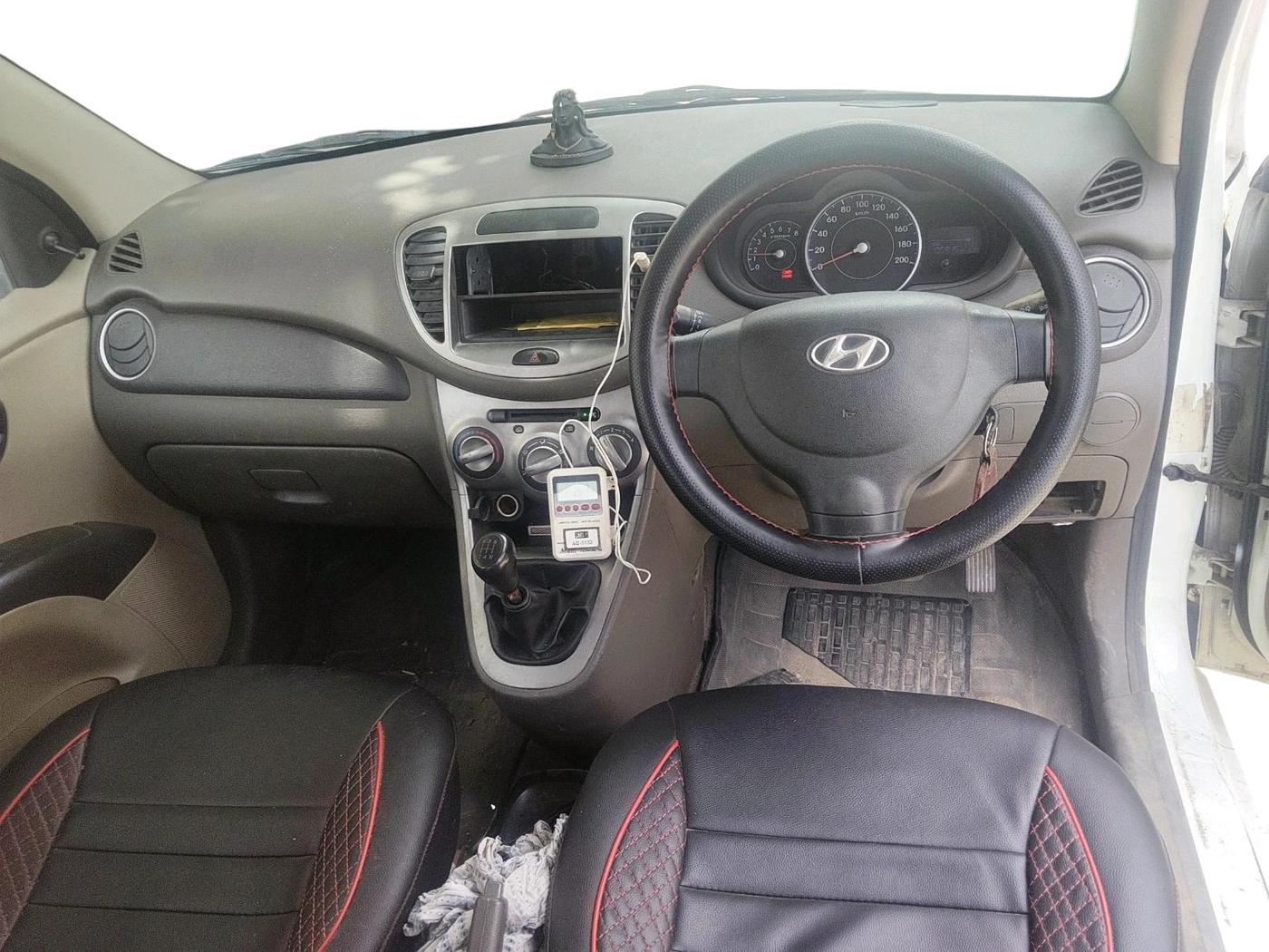 2013 Hyundai i10 ERA 1.1, Petrol, Manual, 1,05,916 km, interior
