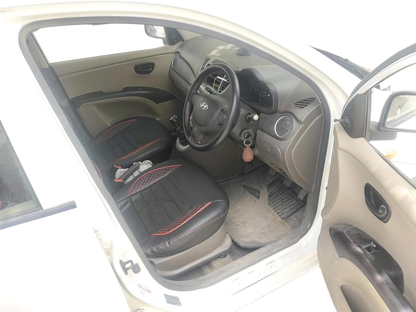 2013 Hyundai i10 ERA 1.1, Petrol, Manual, 1,05,916 km, interior