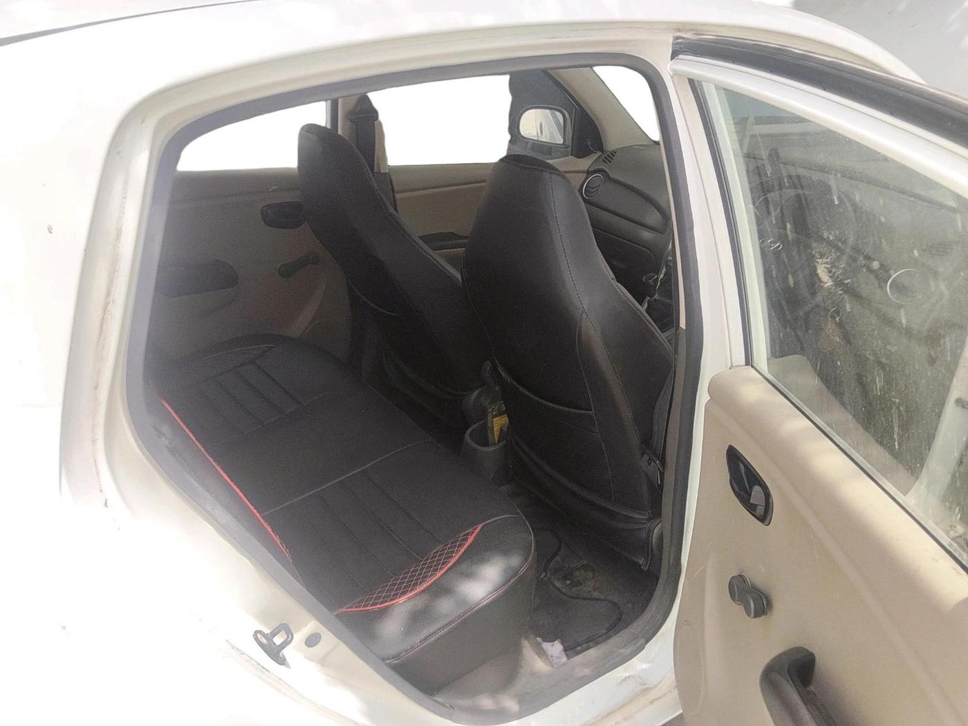 2013 Hyundai i10 ERA 1.1, Petrol, Manual, 1,05,916 km, interior