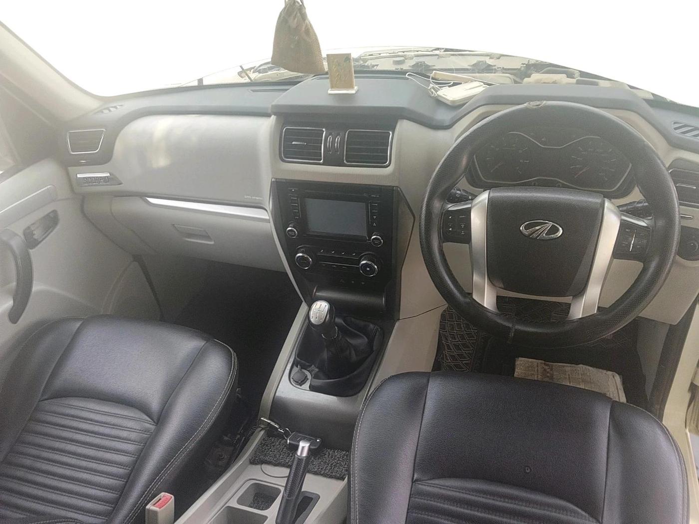2017 Mahindra Scorpio S10, Diesel, Manual, 1,16,500 km, interior