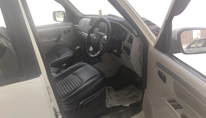 2017 Mahindra Scorpio S10, Diesel, Manual, 1,16,500 km, interior