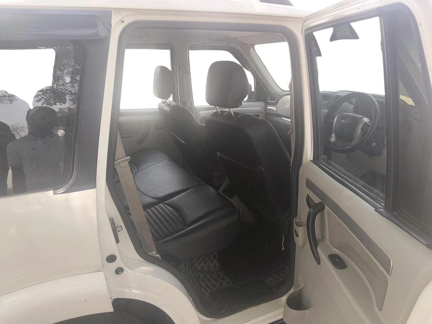 2017 Mahindra Scorpio S10, Diesel, Manual, 1,16,500 km, interior