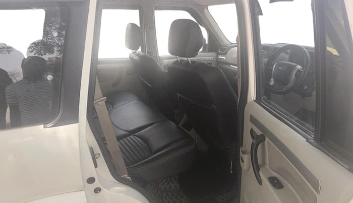 2017 Mahindra Scorpio S10, Diesel, Manual, 1,16,500 km, interior