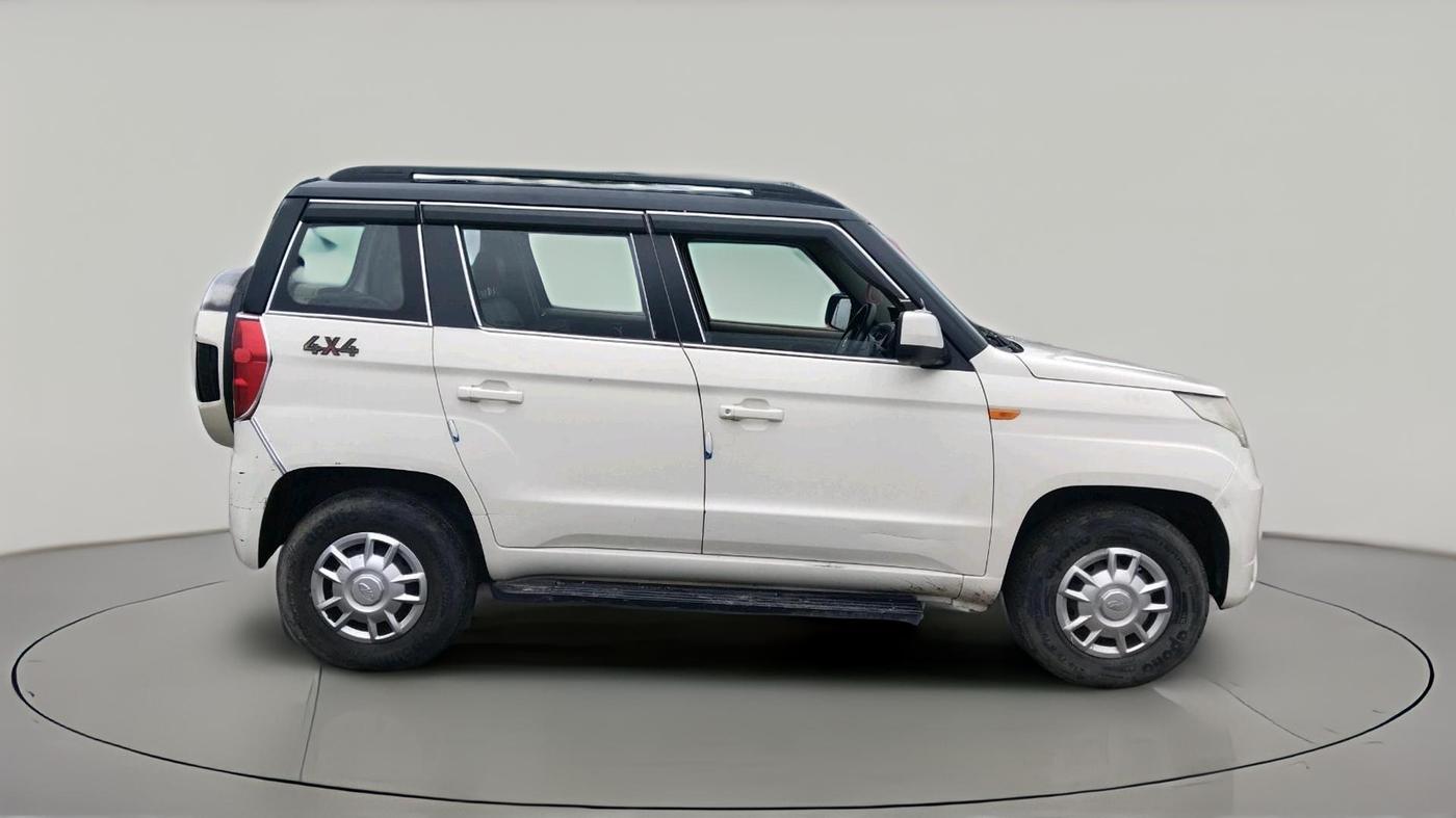 2017 Mahindra TUV300 T6 PLUS, Diesel, Manual, 79,695 km, exterior