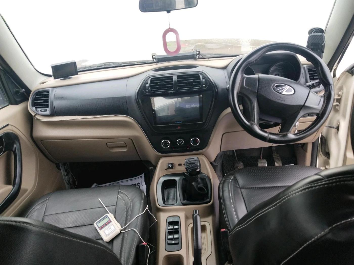 2017 Mahindra TUV300 T6 PLUS, Diesel, Manual, 79,695 km, interior