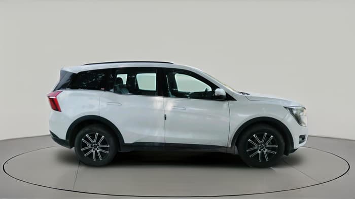 2025 Mahindra XUV700 AX 7 D MT 7 STR, Diesel, Manual, 52,984 km, exterior