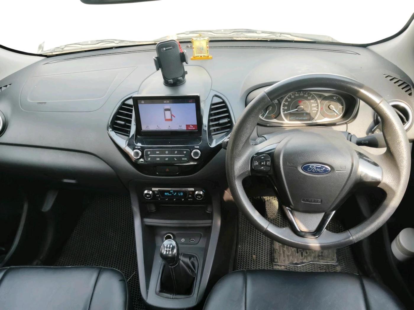 2019 Ford New Figo TITANIUM 1.2 PETROL MT, Petrol, Manual, 33,877 km, interior
