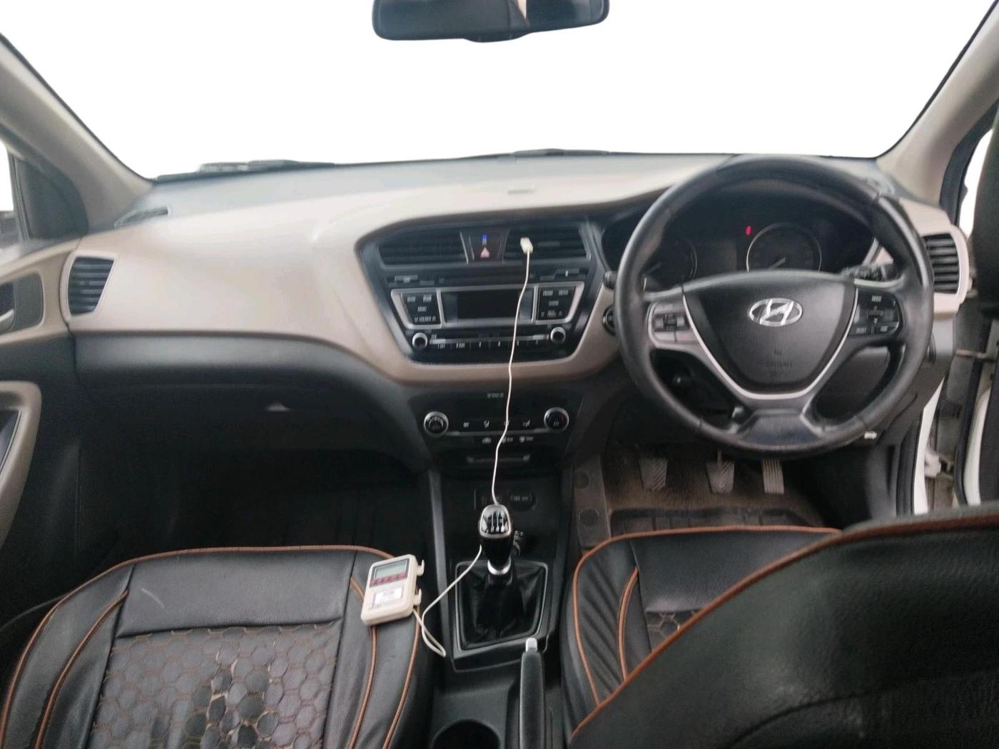 2015 Hyundai Elite i20 SPORTZ 1.4 (O) CRDI, Diesel, Manual, 1,87,973 km, interior