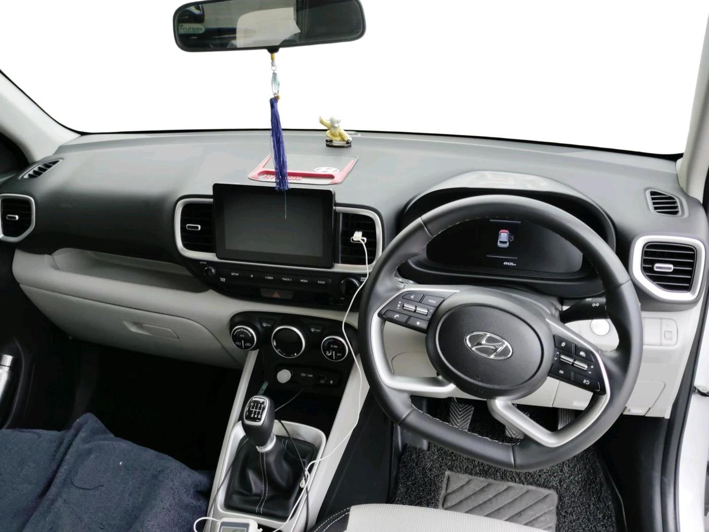 2025 Hyundai VENUE SX 1.5 CRDI, Diesel, Manual, 49,435 km, interior