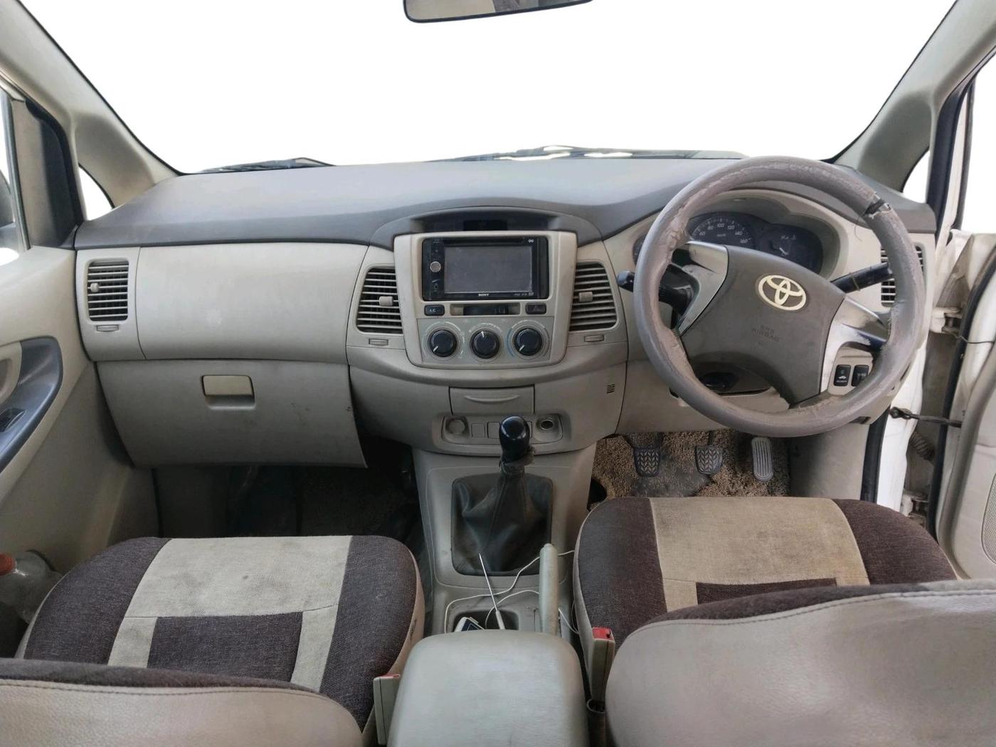 2012 Toyota Innova 2.5 GX 7 STR, Diesel, Manual, 1,93,682 km, interior