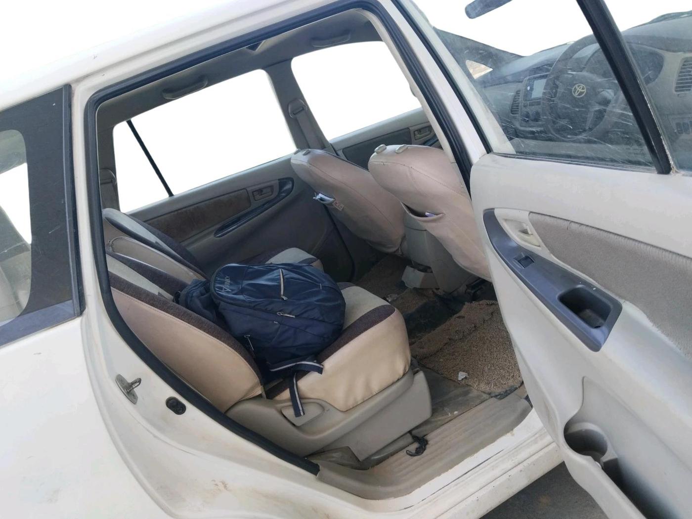 2012 Toyota Innova 2.5 GX 7 STR, Diesel, Manual, 1,93,682 km, interior