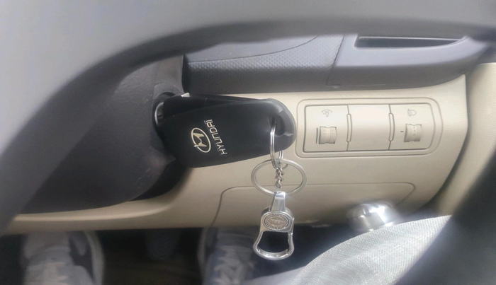 2012 Hyundai Verna FLUIDIC 1.6 CRDI SX, Diesel, Manual, 1,90,222 km, interior