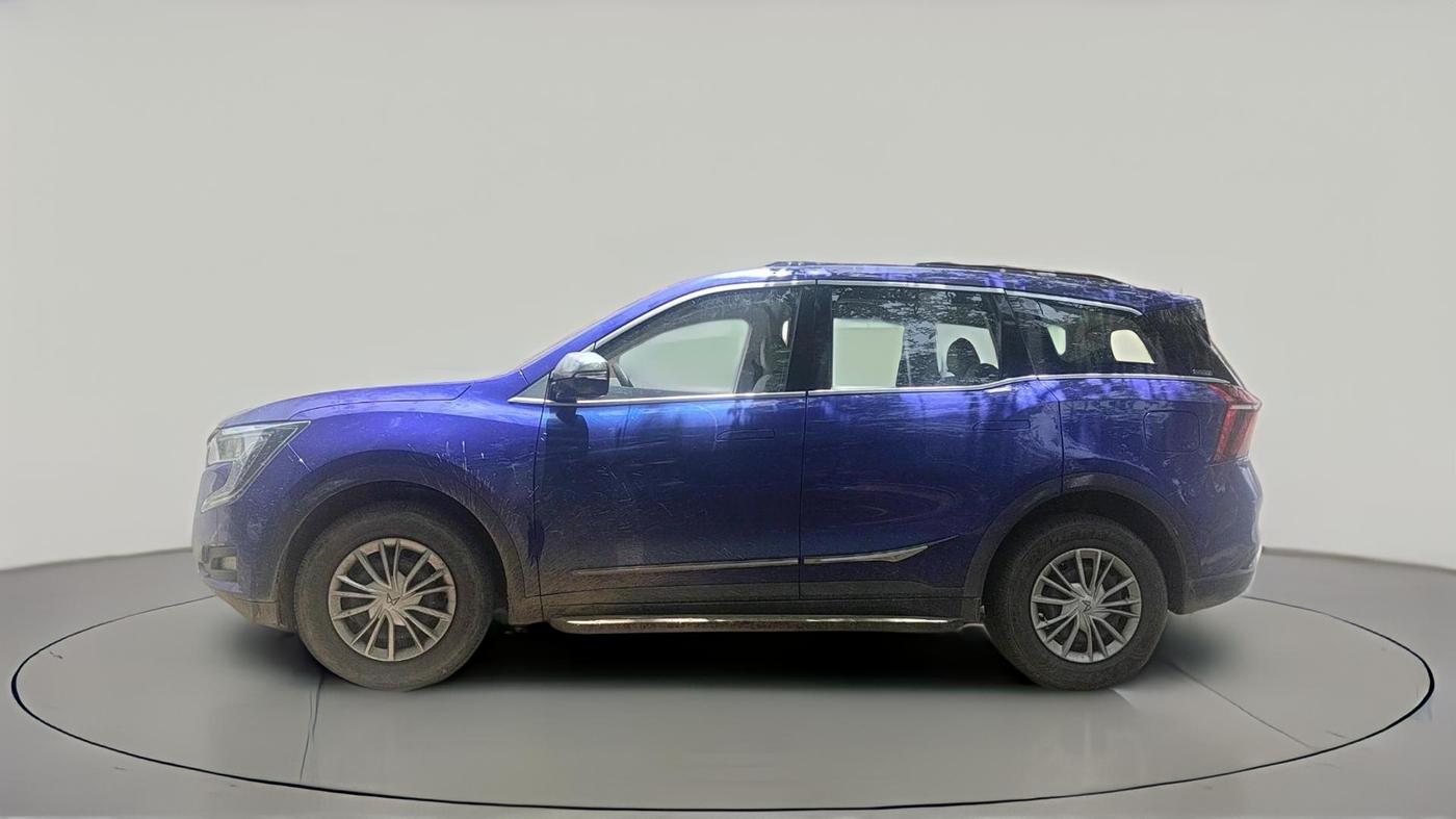 2022 Mahindra XUV700 AX 3 P MT 5 STR, Petrol, Manual, 1,26,579 km, exterior