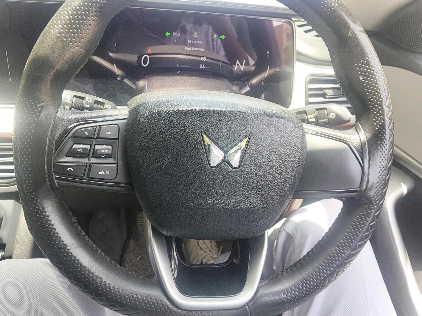 2022 Mahindra XUV700 AX 3 P MT 5 STR, Petrol, Manual, 1,26,579 km, interior