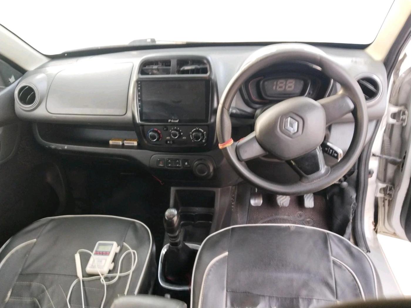 2017 Renault Kwid RXT 0.8, Petrol, Manual, 1,70,107 km, interior