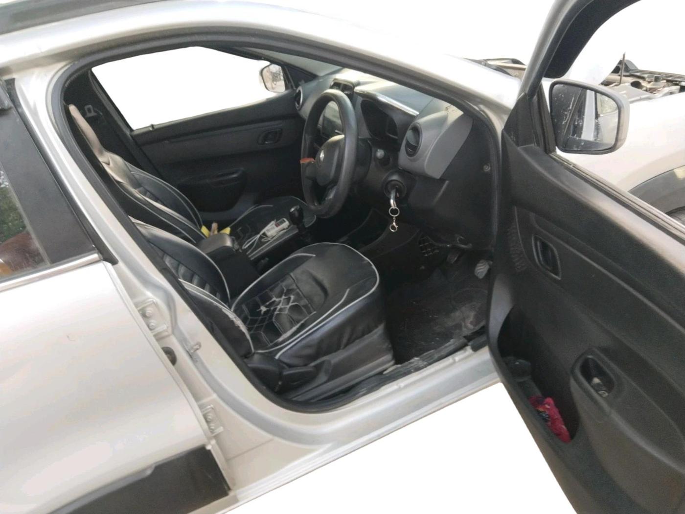 2017 Renault Kwid RXT 0.8, Petrol, Manual, 1,70,107 km, interior