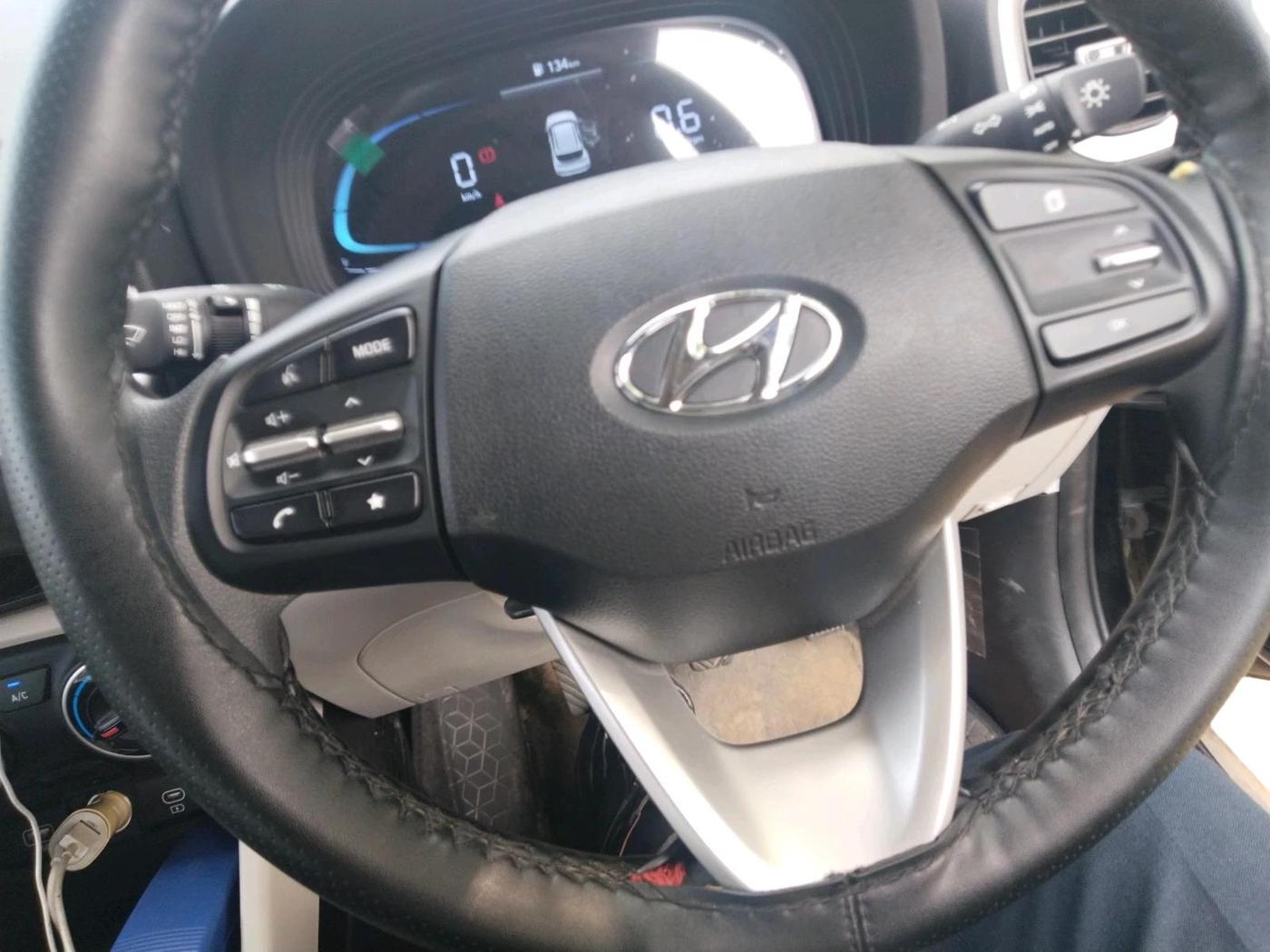 2025 Hyundai VENUE S(O) 1.2, Petrol, Manual, 9,524 km, interior