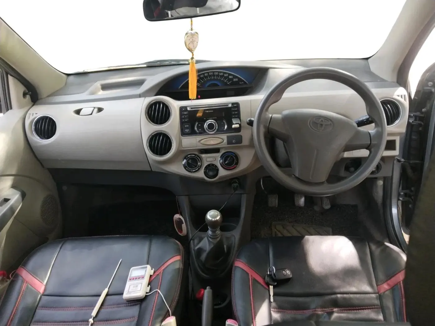2014 Toyota Etios Liva GD, Diesel, Manual, 1,17,178 km, interior