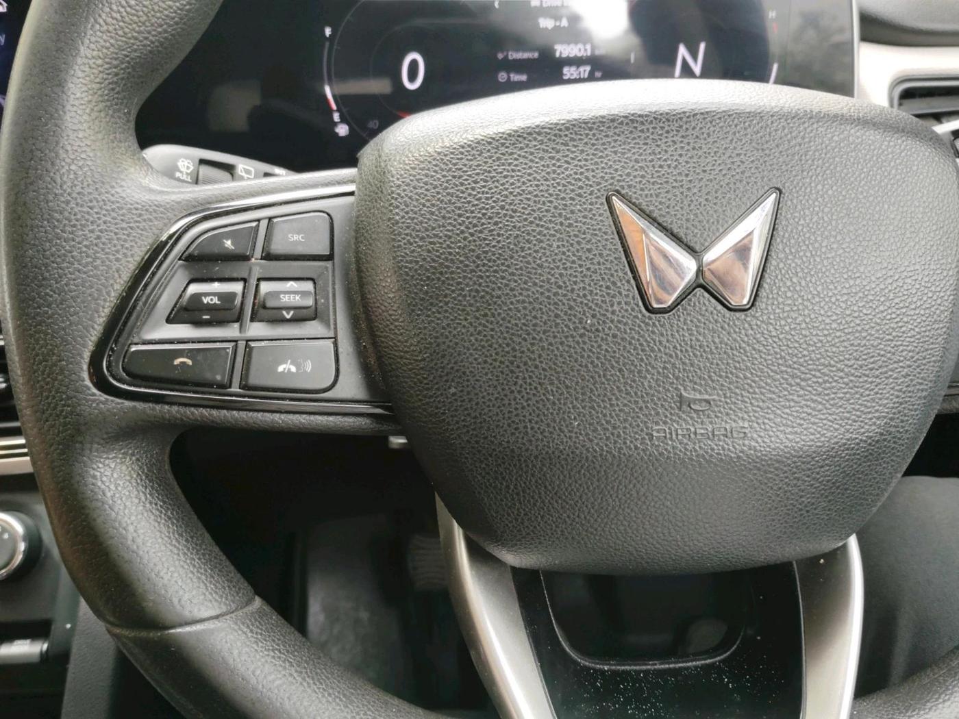 2022 Mahindra XUV700 AX 5 D MT 5 STR, Diesel, Manual, 98,130 km, interior