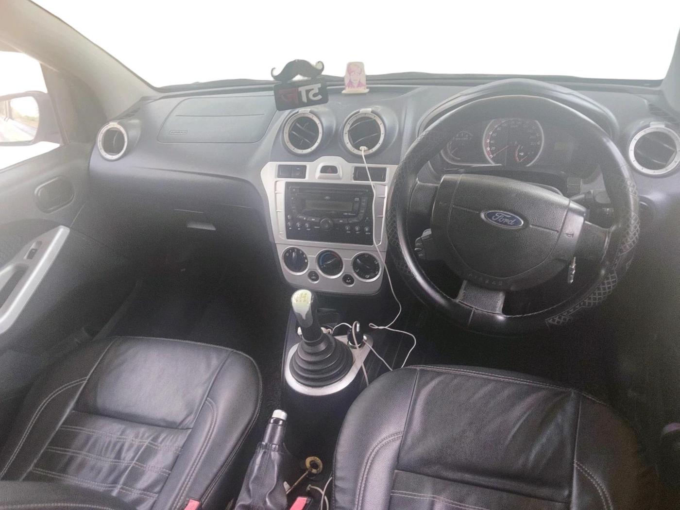 2013 Ford Figo TITANIUM 1.4 DIESEL, Diesel, Manual, 1,86,599 km, interior