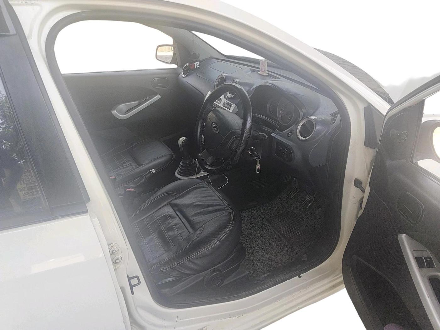 2013 Ford Figo TITANIUM 1.4 DIESEL, Diesel, Manual, 1,86,599 km, interior