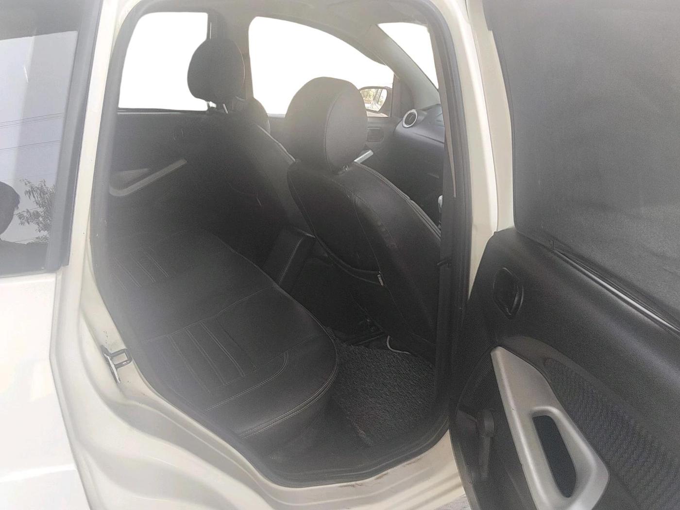 2013 Ford Figo TITANIUM 1.4 DIESEL, Diesel, Manual, 1,86,599 km, interior