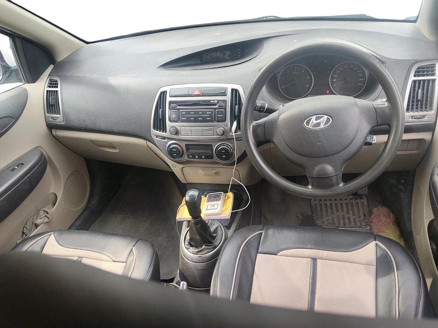 2013 Hyundai i20 MAGNA (O) 1.4 CRDI, Diesel, Manual, 1,02,457 km, interior