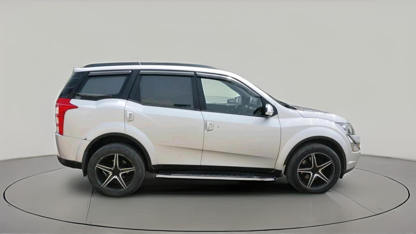 2017 Mahindra XUV500 W6 AT 1.99, Diesel, Automatic, 78,226 km, exterior