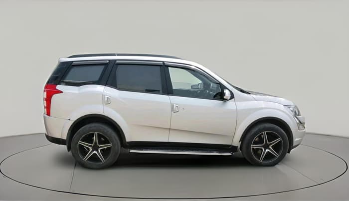 2017 Mahindra XUV500 W6 AT 1.99, Diesel, Automatic, 78,226 km, exterior