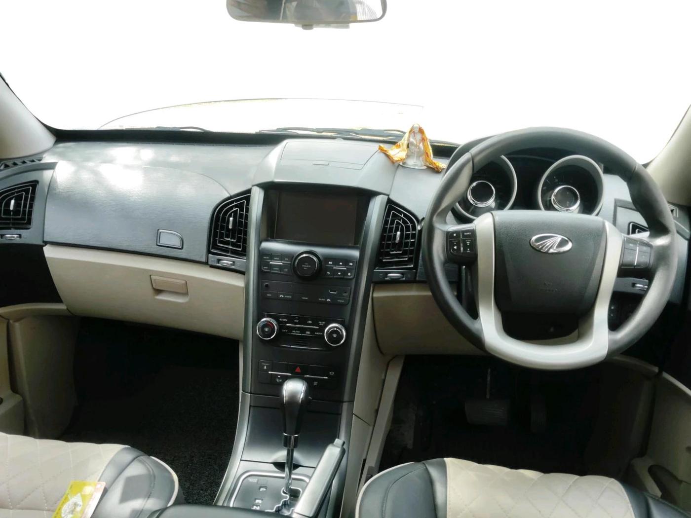 2017 Mahindra XUV500 W6 AT 1.99, Diesel, Automatic, 78,226 km, interior
