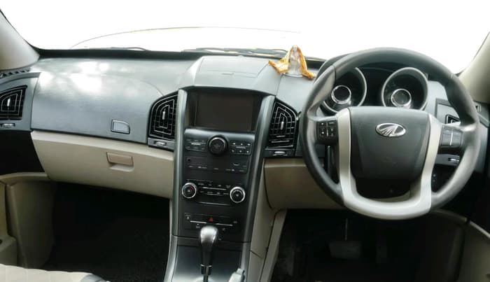 2017 Mahindra XUV500 W6 AT 1.99, Diesel, Automatic, 78,226 km, interior