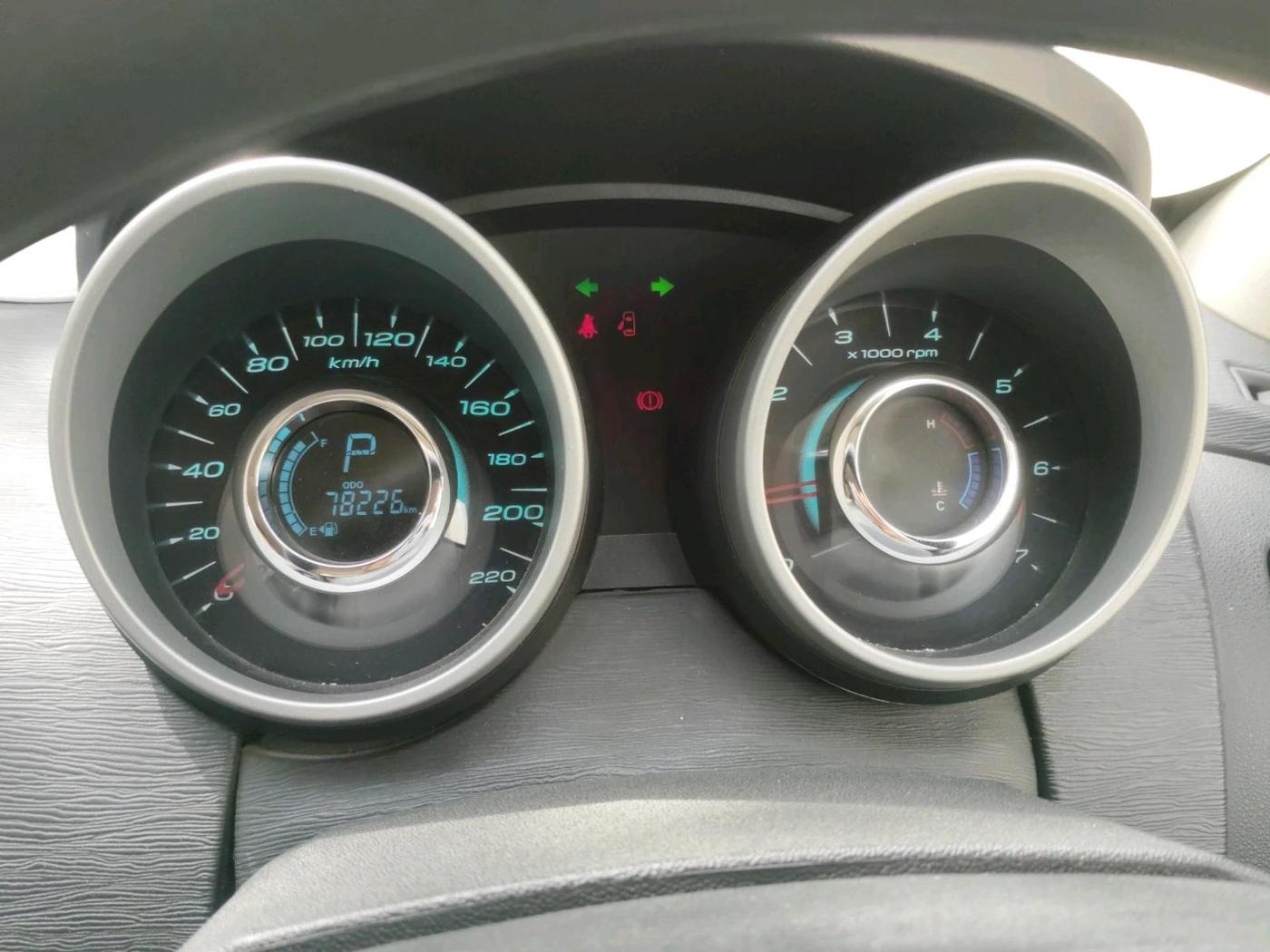 2017 Mahindra XUV500 W6 AT 1.99, Diesel, Automatic, 78,226 km, interior