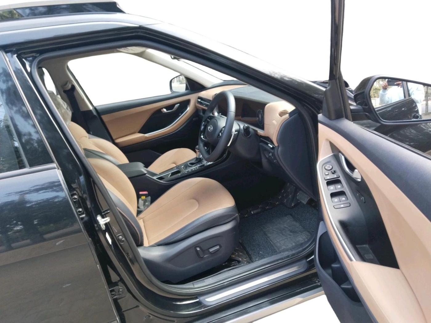 2024 Hyundai ALCAZAR Signature 7 STR 1.5 Diesel Automatic, Diesel, Automatic, 15,000 km, interior