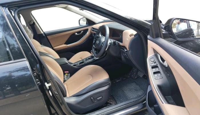2024 Hyundai ALCAZAR Signature 7 STR 1.5 Diesel Automatic, Diesel, Automatic, 15,000 km, interior