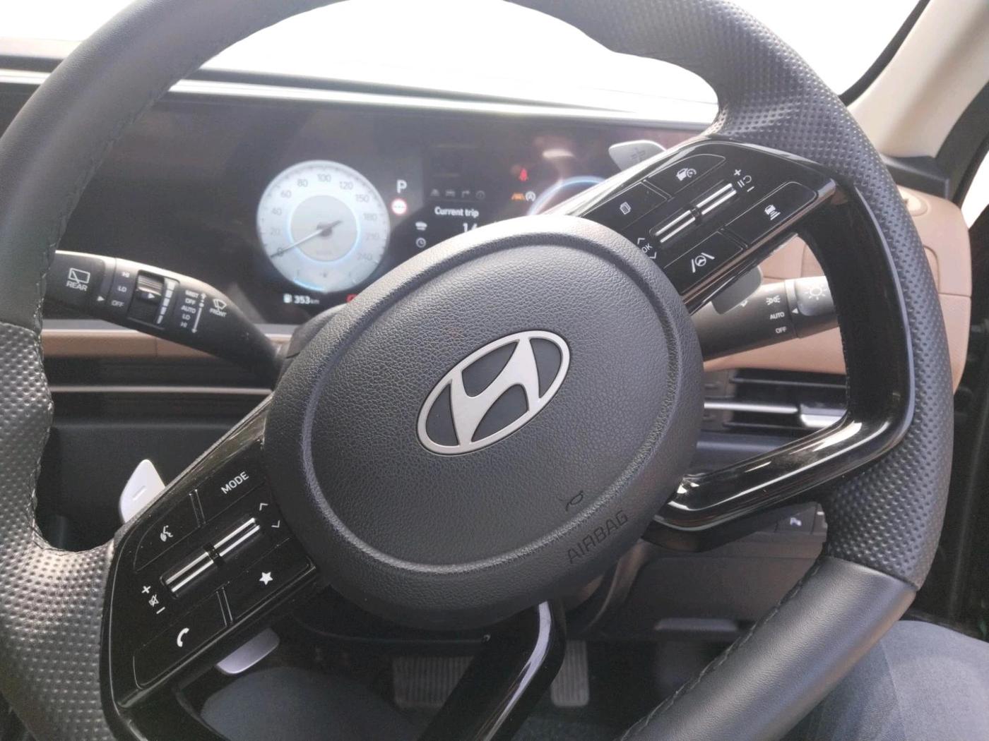 2024 Hyundai ALCAZAR Signature 7 STR 1.5 Diesel Automatic, Diesel, Automatic, 15,000 km, interior