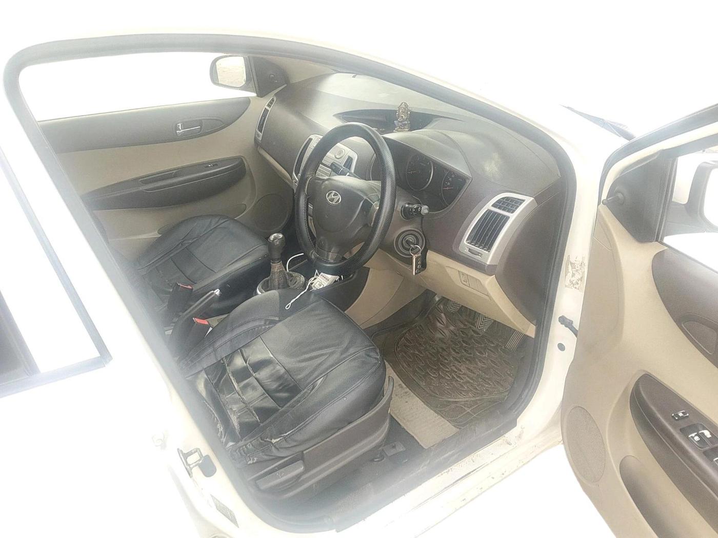 2011 Hyundai i20 MAGNA 1.4 CRDI, Diesel, Manual, 1,86,249 km, interior