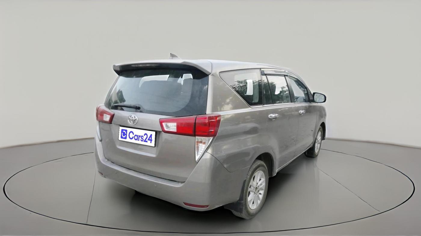 2017 Toyota Innova Crysta 2.4 ZX 7 STR, Diesel, Manual, 3,44,989 km, exterior
