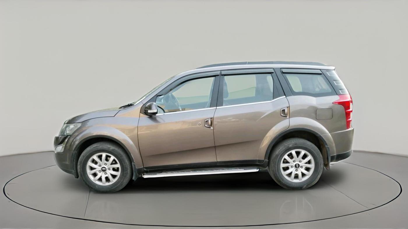 2017 Mahindra XUV500 W10 AT, Diesel, Automatic, 1,85,149 km, exterior