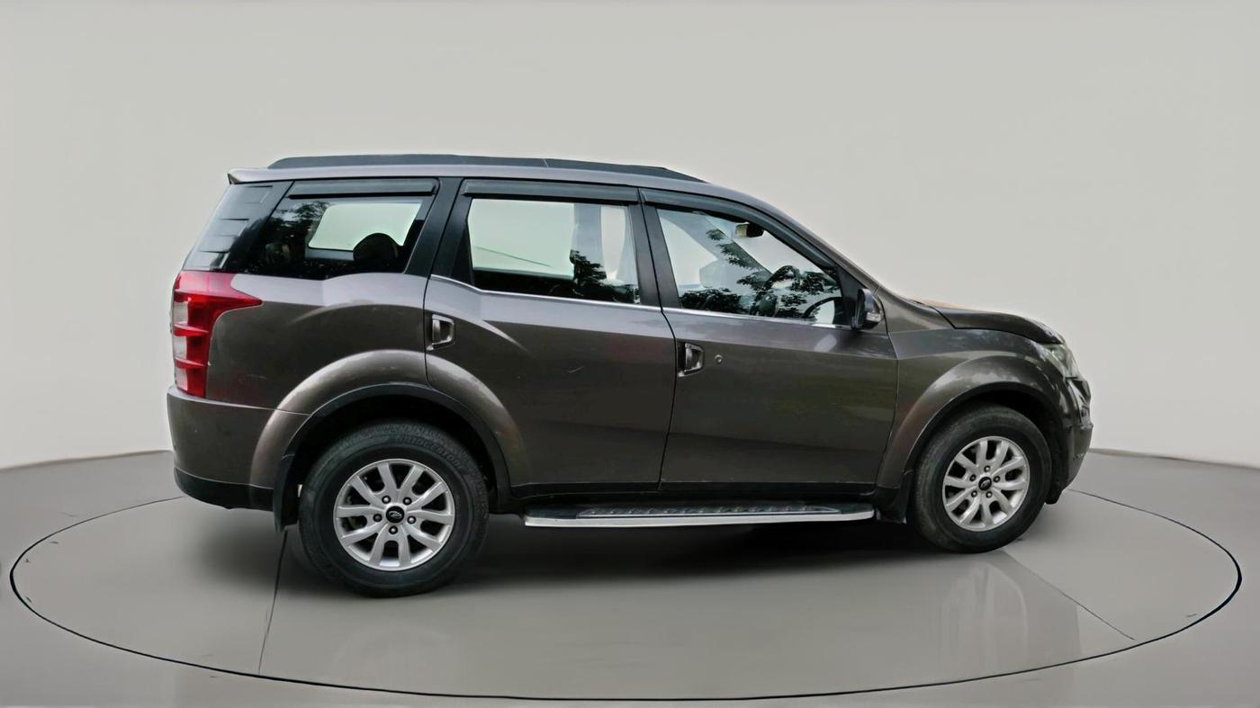 2017 Mahindra XUV500 W10 AT, Diesel, Automatic, 1,85,149 km, exterior
