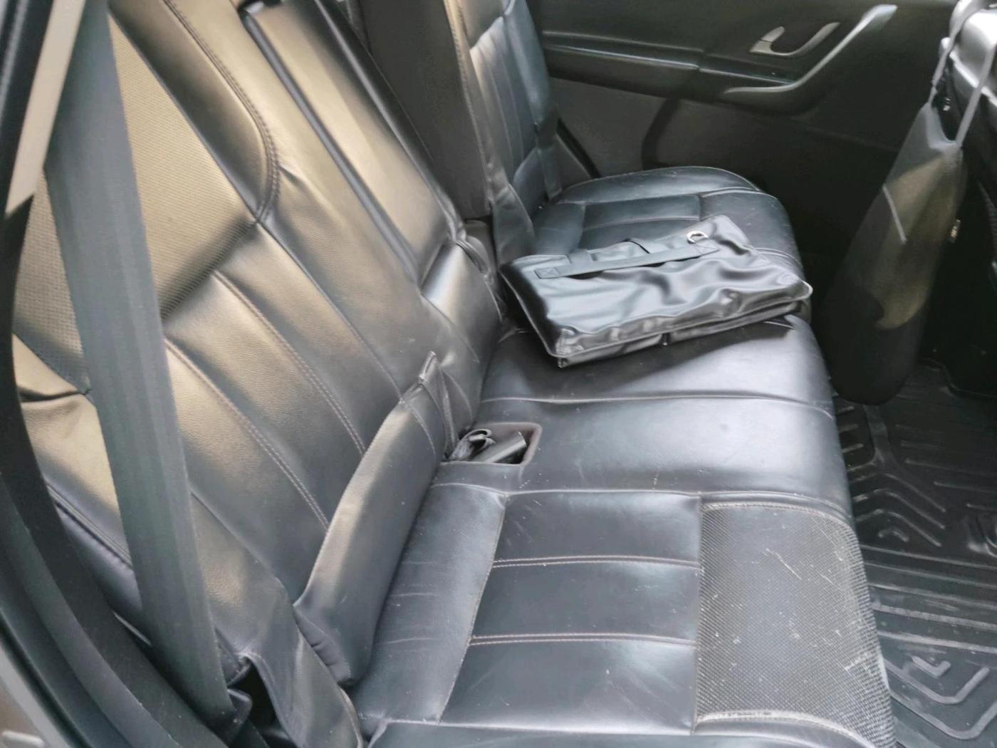 2017 Mahindra XUV500 W10 AT, Diesel, Automatic, 1,85,149 km, interior