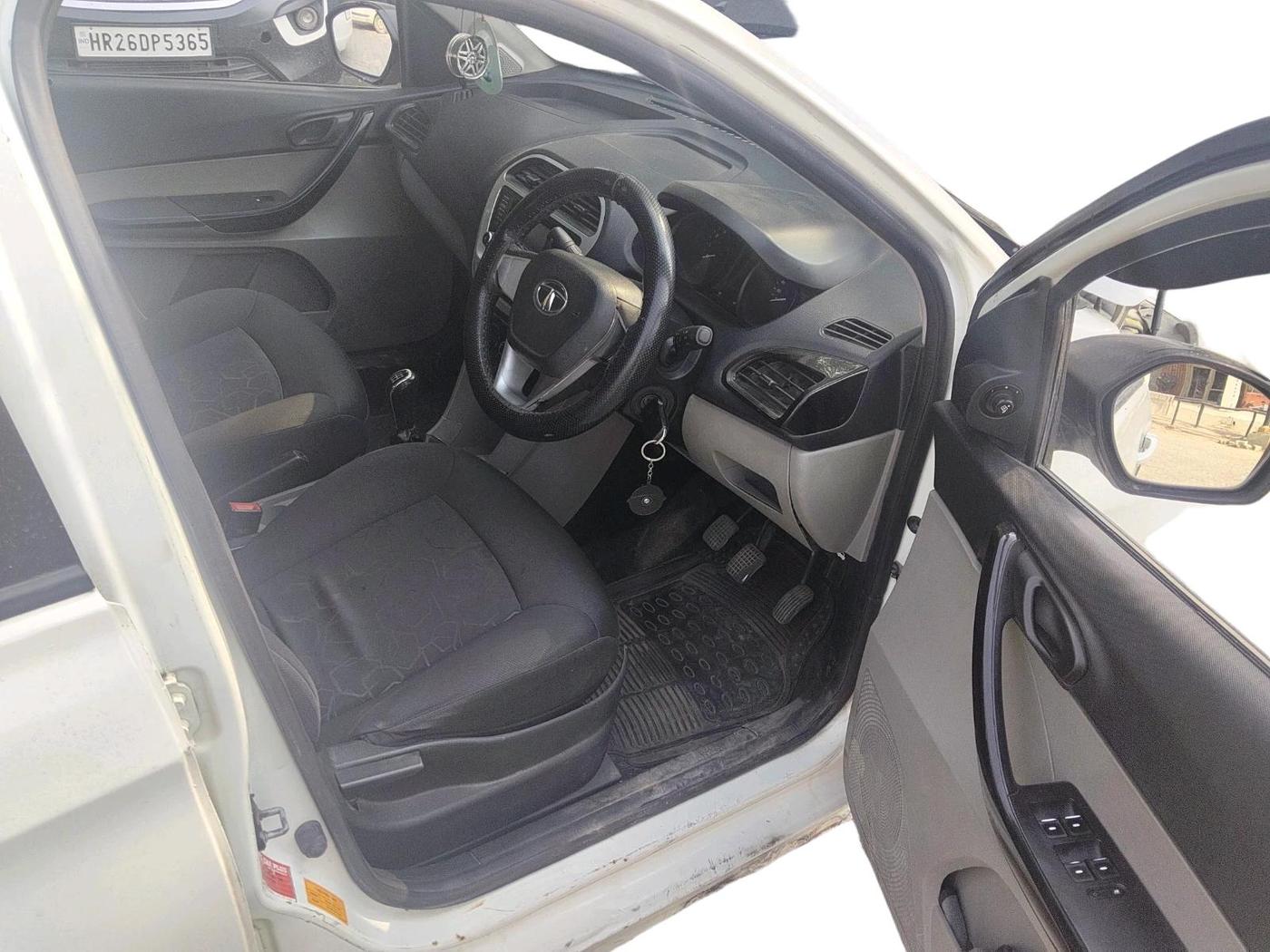 2016 Tata Tiago XT PETROL, Petrol, Manual, 1,26,000 km, interior