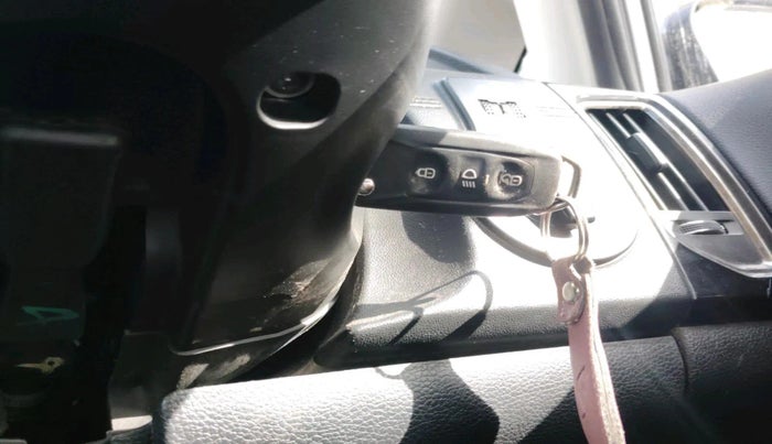 2018 Tata Hexa XE 4X2 7 STR, Diesel, Manual, 77,777 km, interior