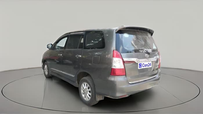 2014 Toyota Innova 2.5 VX 7 STR, Diesel, Manual, 3,39,429 km, exterior