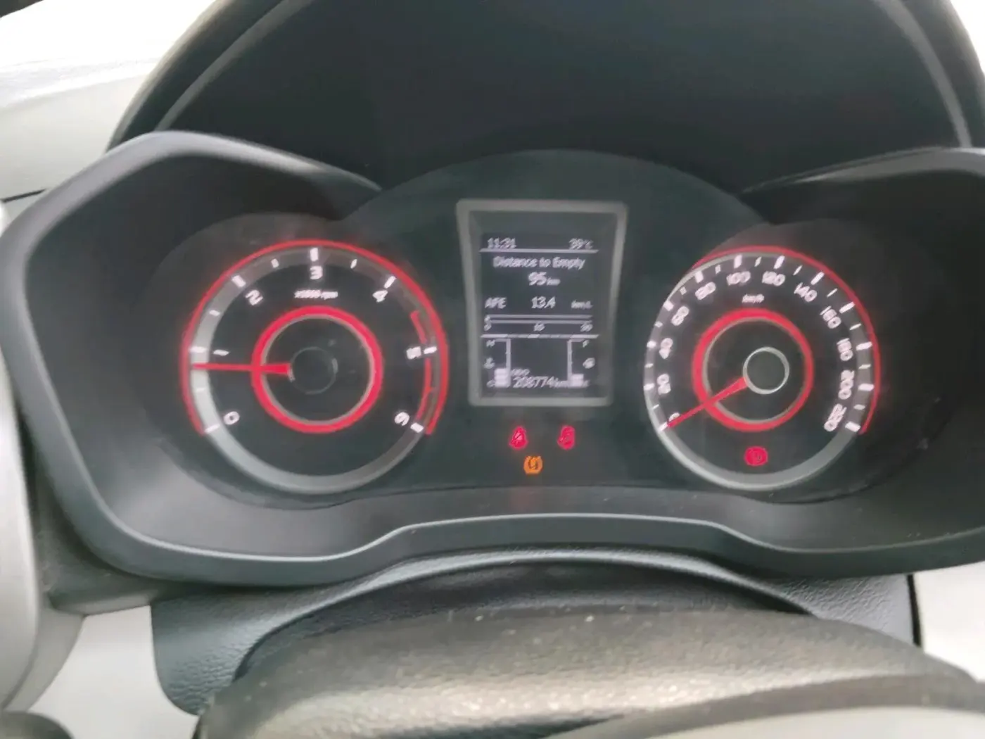 2019 Mahindra XUV300 W8 (O) 1.5 DIESEL, Diesel, Manual, 2,08,774 km, interior