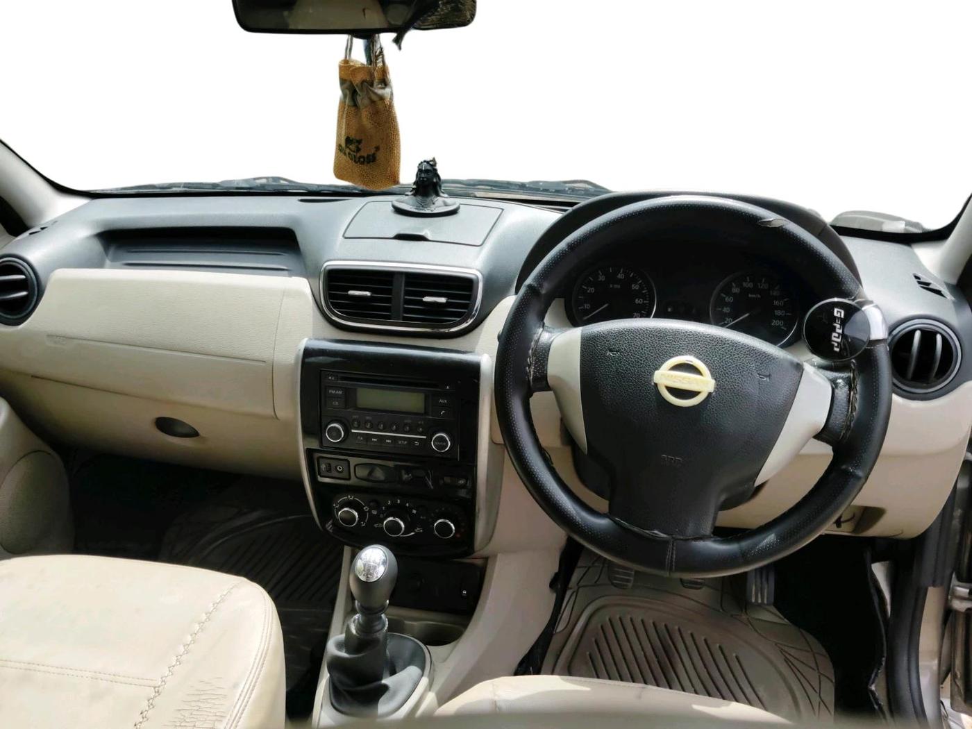 2014 Nissan Terrano XV D THP 110 PS, Diesel, Manual, 1,09,665 km, interior
