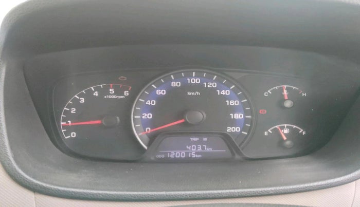 2014 Hyundai Xcent BASE 1.1, Diesel, Manual, 1,20,015 km, interior