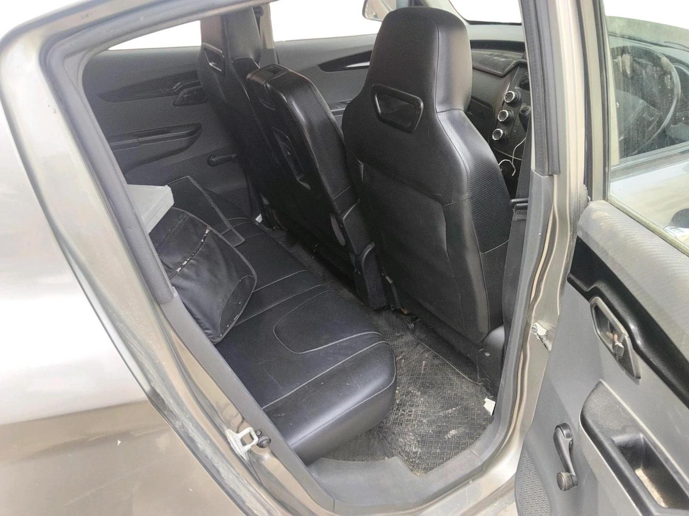 2018 Mahindra KUV 100 NXT K2 D 6S, Diesel, Manual, 75,566 km, interior